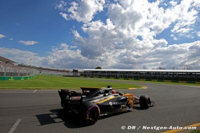 Alesi critique la performance de la Renault RS17