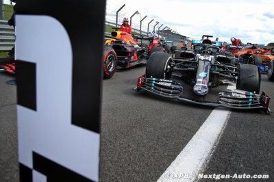 Après un dénouement ‘cruel’ pour Mercedes F1, Wolff regrette l’agressivité de ses pilotes