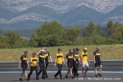 Sainz critique vertement les zones de dégagement au Paul Ricard
