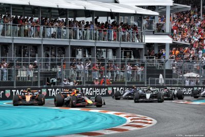 Verstappen shrugs off Norris’ middle finger