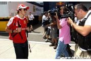 Alonso calme les paparazzi