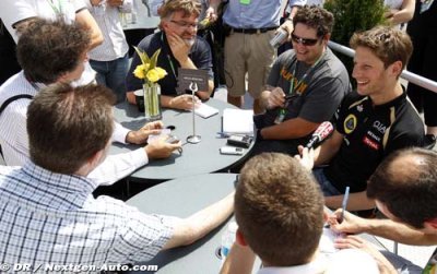 Grosjean accueilli comme un héros à Enstone