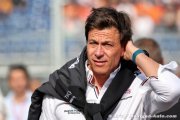 Wolff sait qu'il peut être le 'sac à vomi' des pilotes à la radio