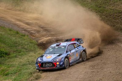 SS9: Neuville attacks