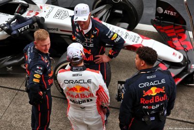 Horner fait l’éloge de Verstappen, ’le meilleur pilote au monde’