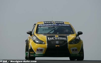 Monteiro driving with SEAT SunRed at Valencia