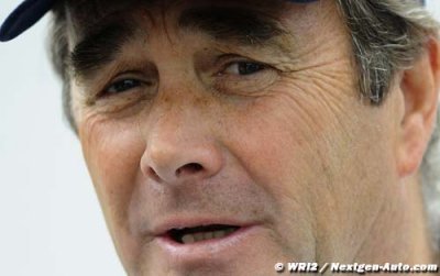 Mansell in a sling after cycling smash