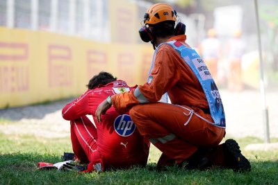 Leclerc a déploré un souci de vision après le crash de sa Ferrari, d’autres examens nécessaires