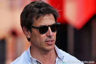 Wolff évoque les attaques d’Horner sur son ’exil fiscal’&nbsp;: ‘Quel trou du c…’ 