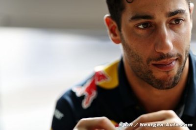 Après Hamilton, Gutierrez a gêné Ricciardo en piste