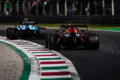 Les deux Red Bull ont bataillé dans le peloton, Verstappen ravi de son rythme