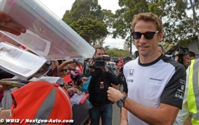 Button a étudié l’accident d’Alonso, Boullier reconnait aussi un mystère