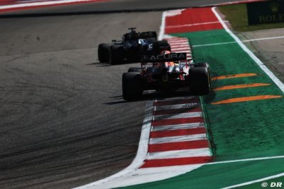 Red Bull va continuer ’à attaquer’ malgré l’avance de Verstappen