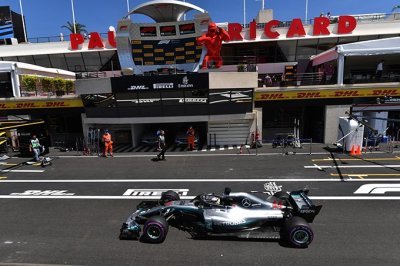 Le Castellet, FP1: Hamilton quickest in France