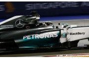 Hamilton gagne, Rosberg abandonne à Singapour !