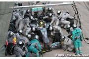 Three teams beat old McLaren pitstop record