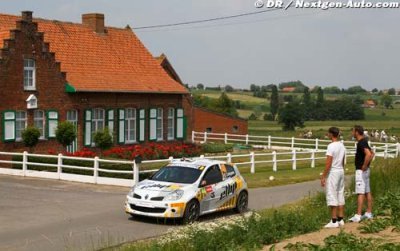 Local residents warmly welcome amateur drivers at Geko Ypres Rally