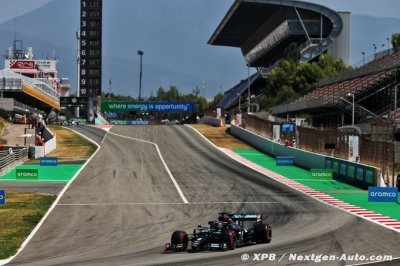 En pole, Hamilton souligne la grosse chaleur et la menace Red Bull