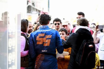 Sainz se dit flatté par les rumeurs le liant à Ferrari pour 2021