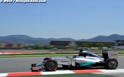 Hamilton en pole devant Rosberg