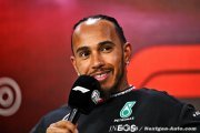 Hamilton 'garde un œil' sur les performances de Ferrari