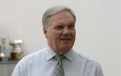 Head selling Williams shares for floatation