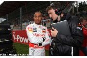 Hamilton prie Dieu avant une course