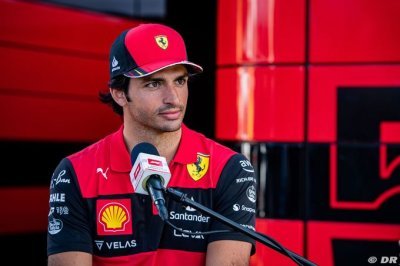 Sainz s’est amusé des rumeurs disant que son futur chez Ferrari était incertain