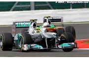 Les deux Mercedes marquent des points