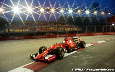 Vettel takes Singapore pole as Mercedes slump