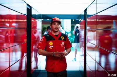 Leclerc est ’plutôt coincé chez Ferrari’ malgré un avenir possible avec Mercedes F1