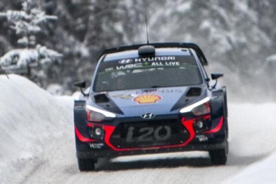 Sweden, after SS16: Leader Neuville distances pack