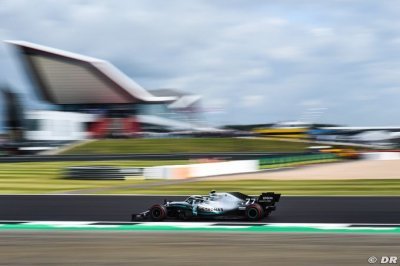 Bottas narrowly beats Hamilton to claim British GP pole position