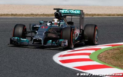 Hamilton gagne, Rosberg assure le doublé pour Mercedes