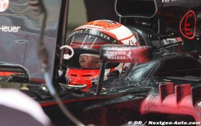 Alonso defends Button after ’negative’ slip