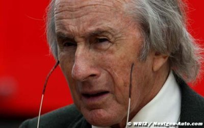 Stewart donne ses conseils à Mark Webber