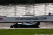 Hamilton takes pole in Australia as home favourite Ricciardo crashes out