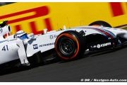 Williams en piste avec plusieurs F1 à Silverstone