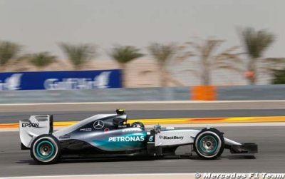 Bahrain, FP2: Rosberg beats Hamilton in practice