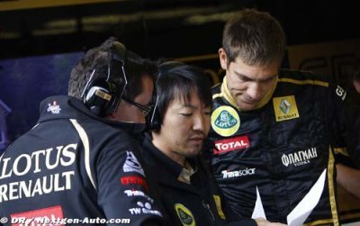 Petrov manager heads to Enstone for 2012 talks