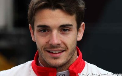 Jules Bianchi ne se laisse pas distraire par le volant Ferrari