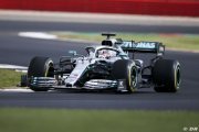 Hamilton profite de la safety car et gagne à Silverstone ! 