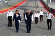 Limites en bord de piste : Alonso soutient Whiting