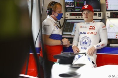 Mazepin n’a pas de symptômes graves du Covid-19