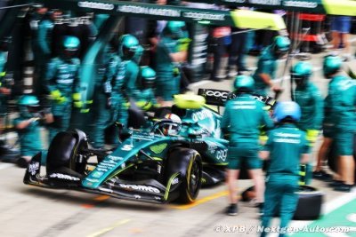 Aston Martin F1 rodait ses pneus en s’entraînant aux pitstops