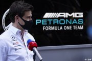 Wolff : Mercedes F1 discutera avec Bottas et Russell pendant l'été