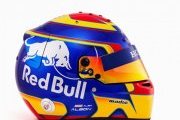 Albon explique son numéro et son casque
