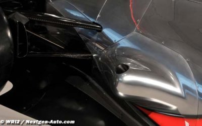 Boss admits launch McLaren had ’plastic’ exhausts