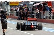 Hamilton denies Red Bull, Ferrari rumours