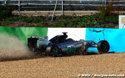 Hamilton détruit l’avant de sa Mercedes